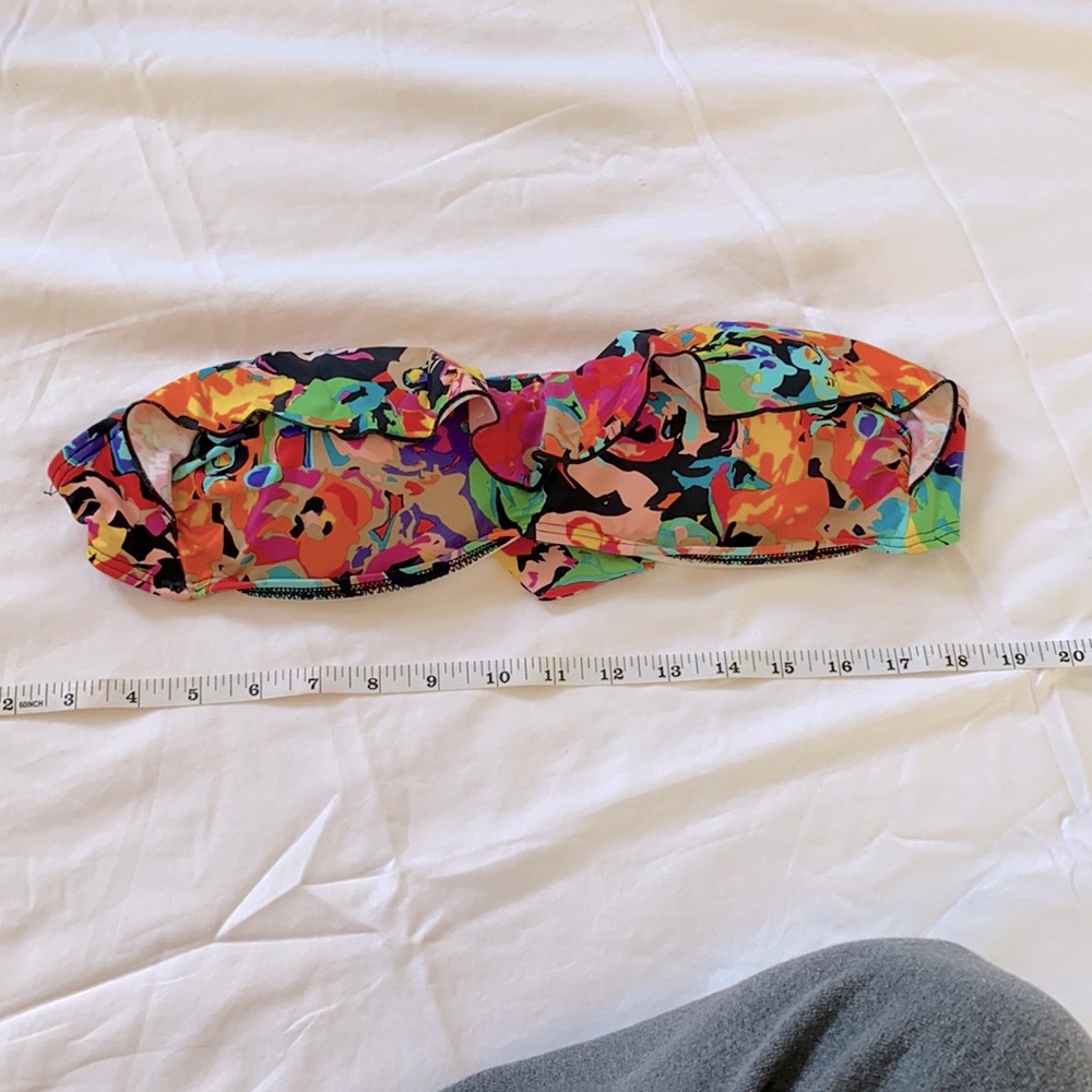 Kenneth Cole Reaction multi colored bikini top size S
